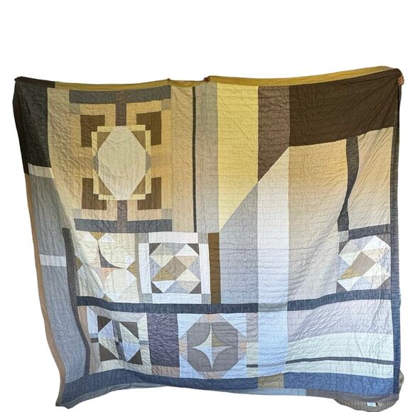 Thompson Street Studio Day Quilt King 112” x 92” Neutral - Picture 1 of 4